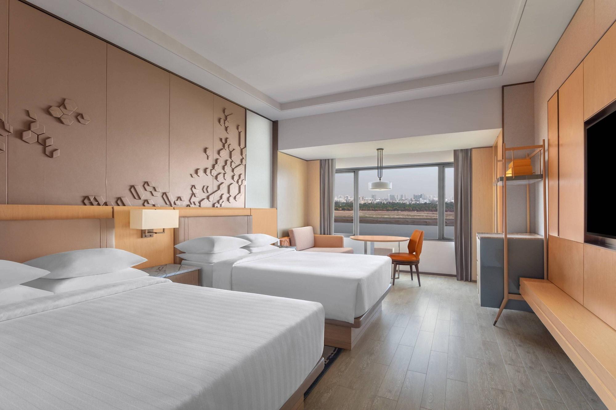 Surat Marriott Hotel Eksteriør bilde