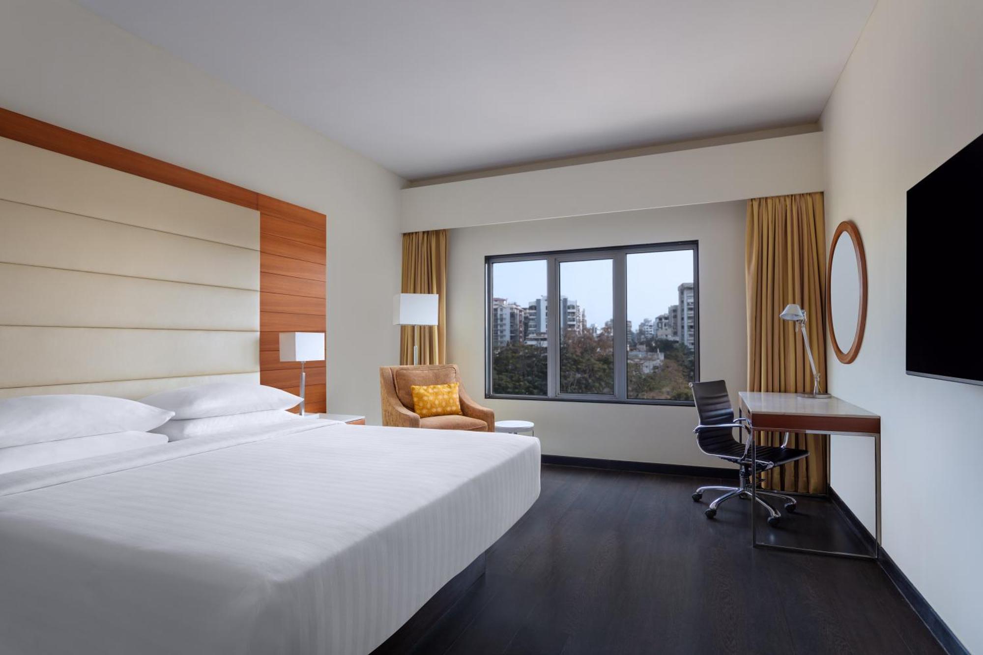 Surat Marriott Hotel Eksteriør bilde