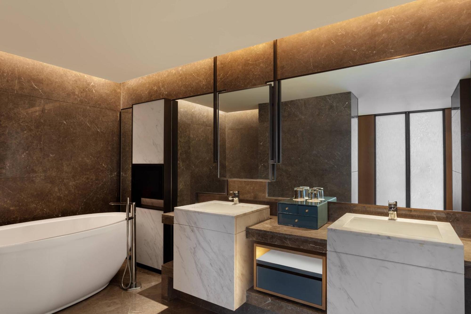 Surat Marriott Hotel Eksteriør bilde