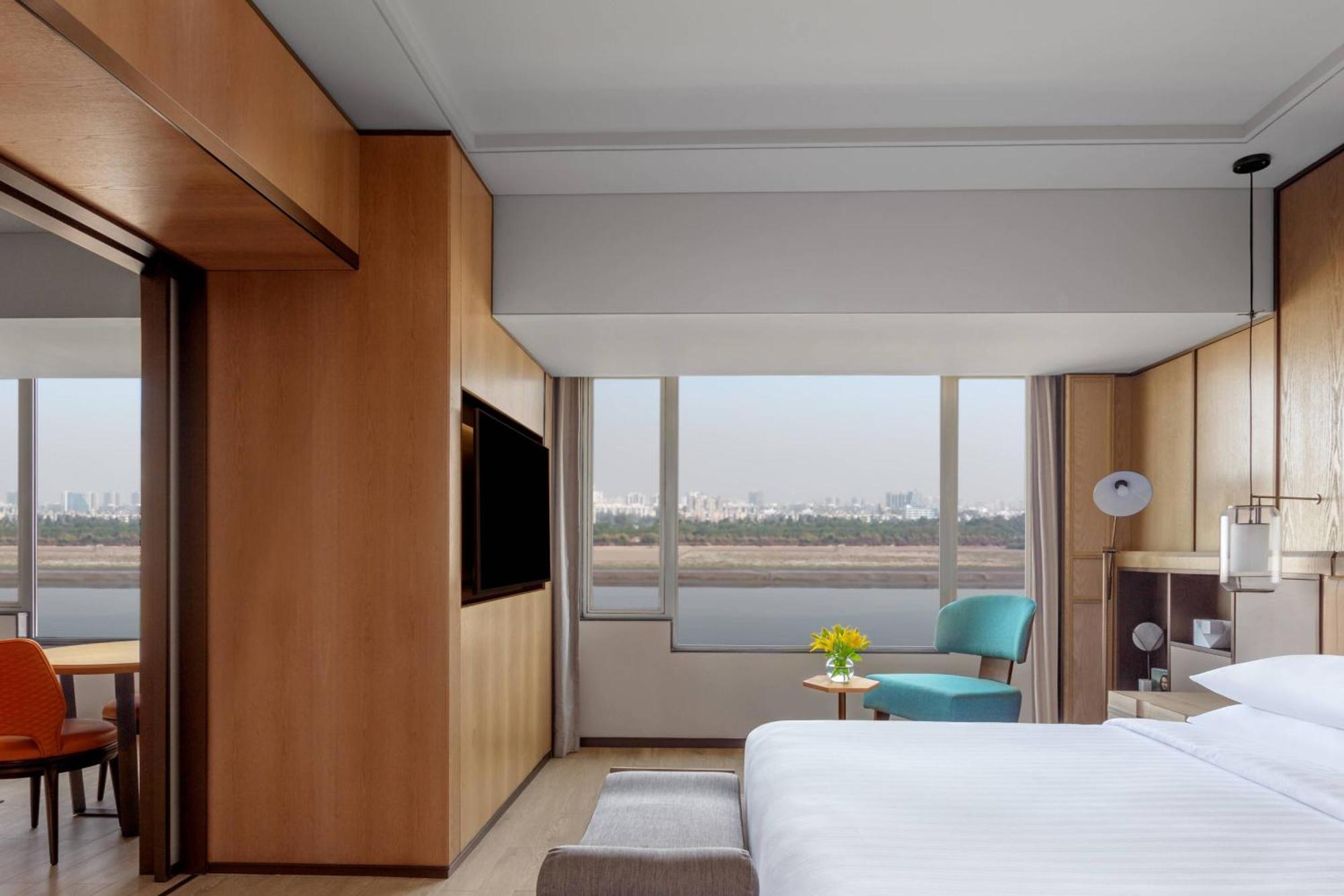 Surat Marriott Hotel Eksteriør bilde