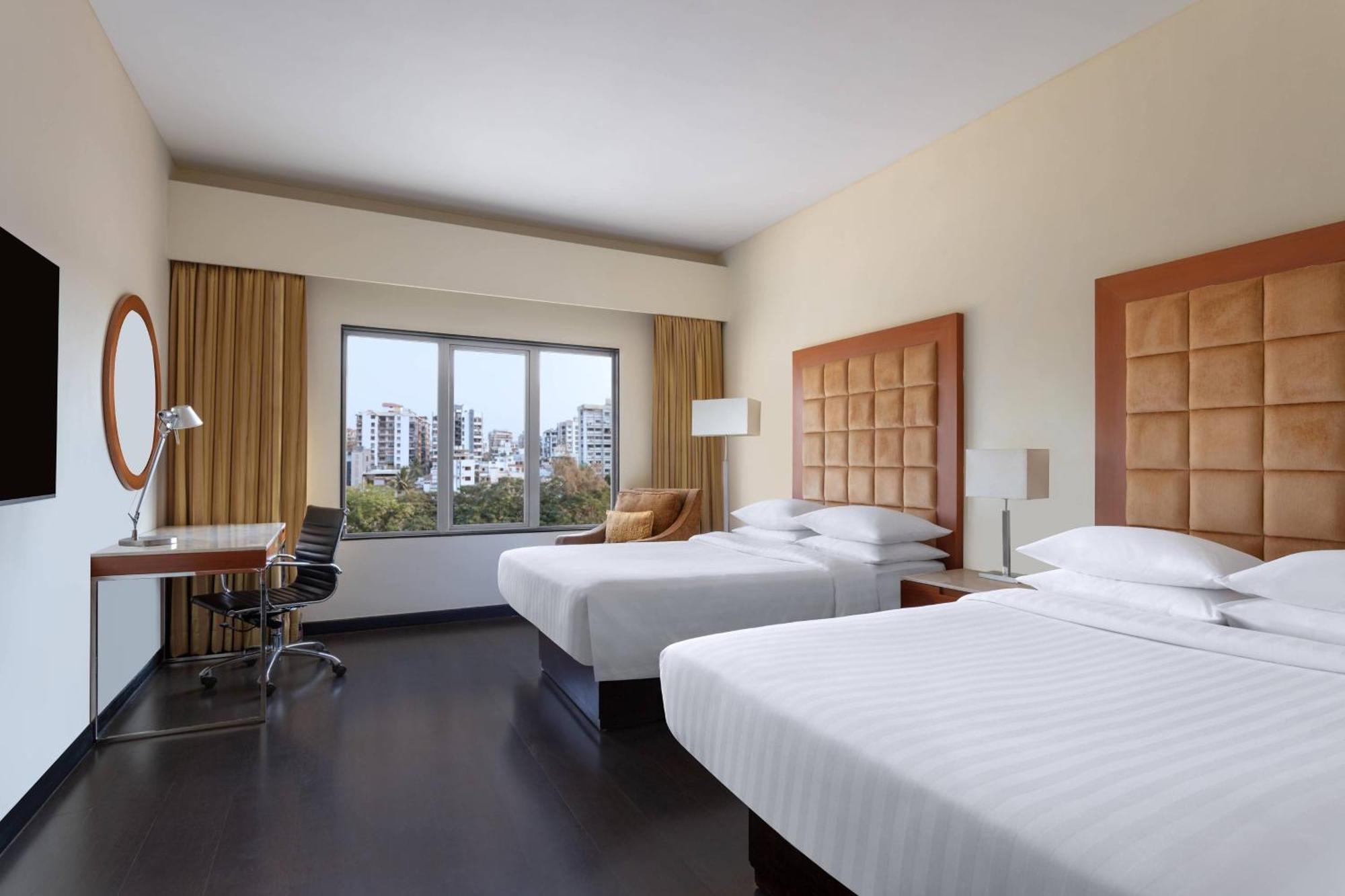 Surat Marriott Hotel Eksteriør bilde