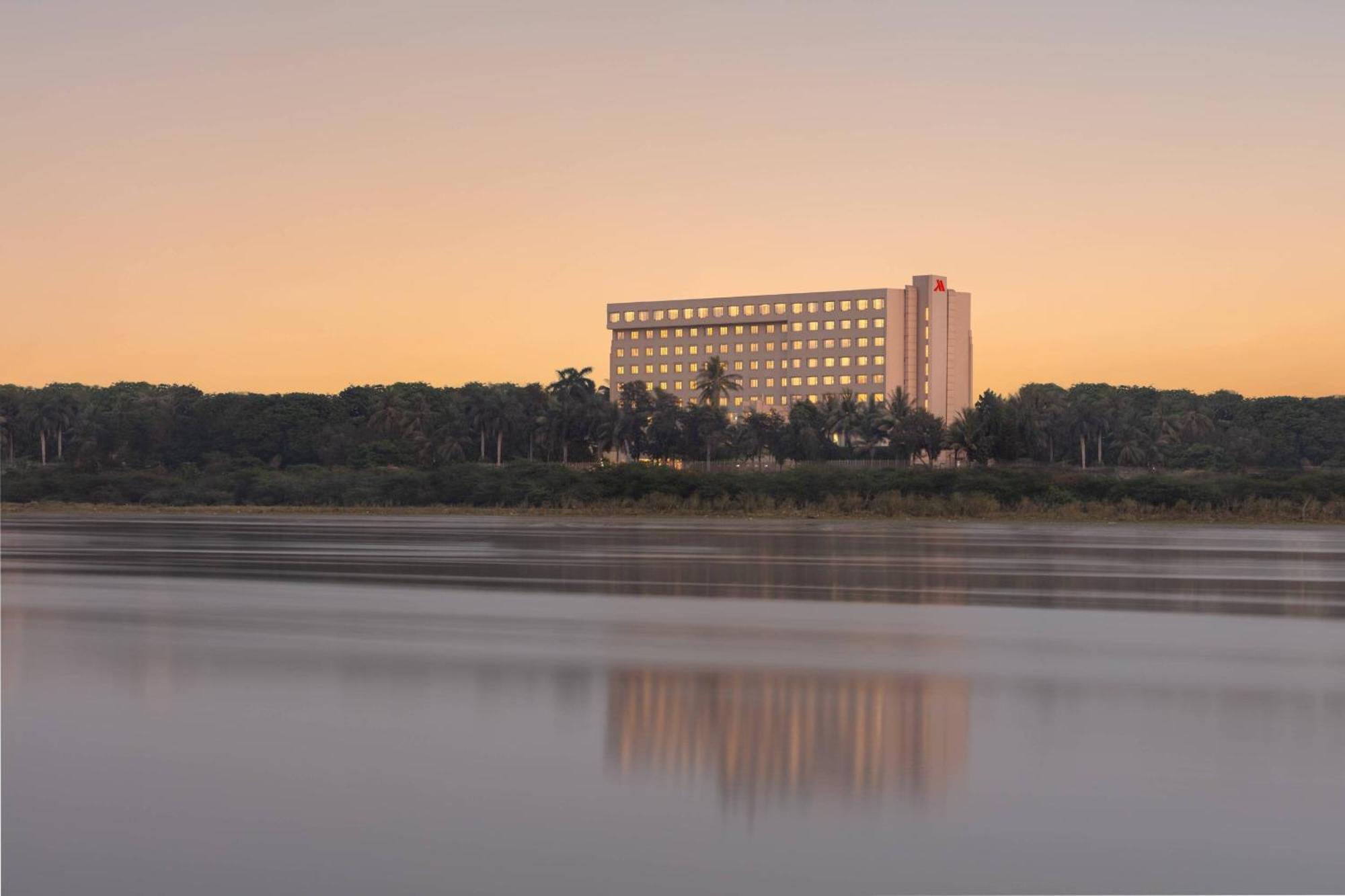 Surat Marriott Hotel Eksteriør bilde