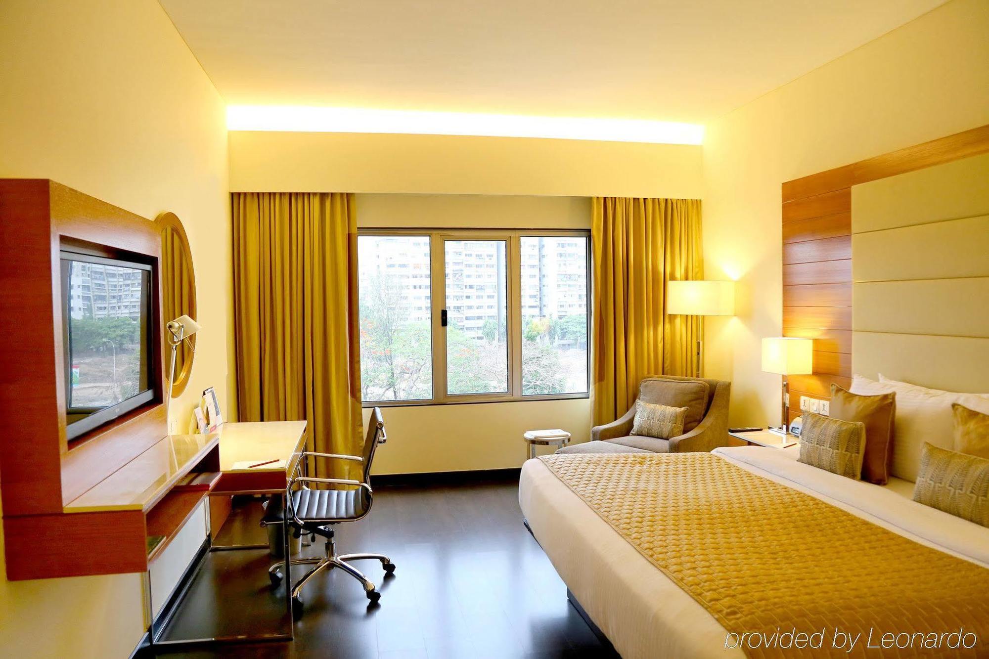 Surat Marriott Hotel Eksteriør bilde