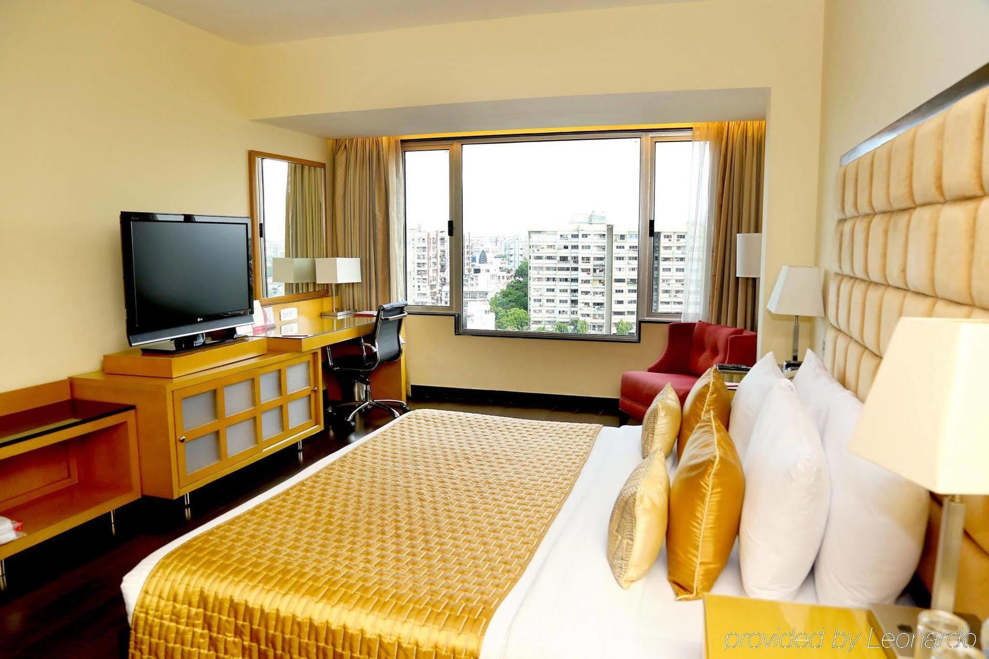 Surat Marriott Hotel Eksteriør bilde