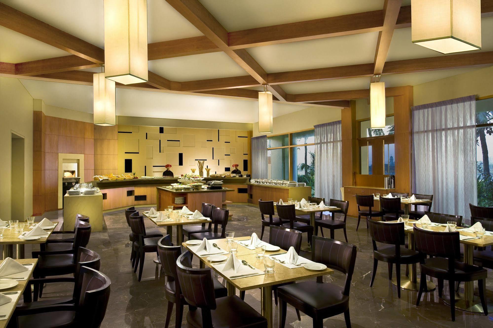 Surat Marriott Hotel Restaurant bilde