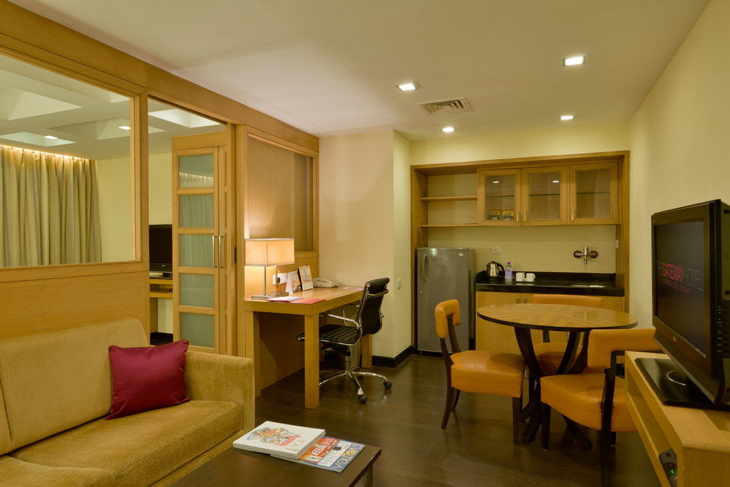 Surat Marriott Hotel Eksteriør bilde