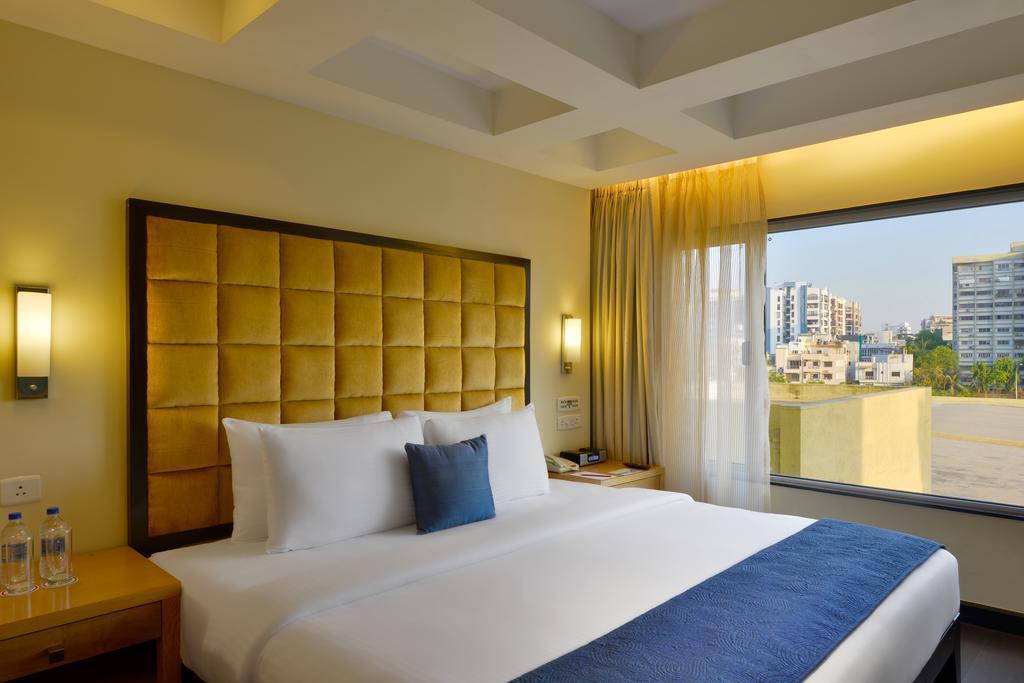 Surat Marriott Hotel Eksteriør bilde