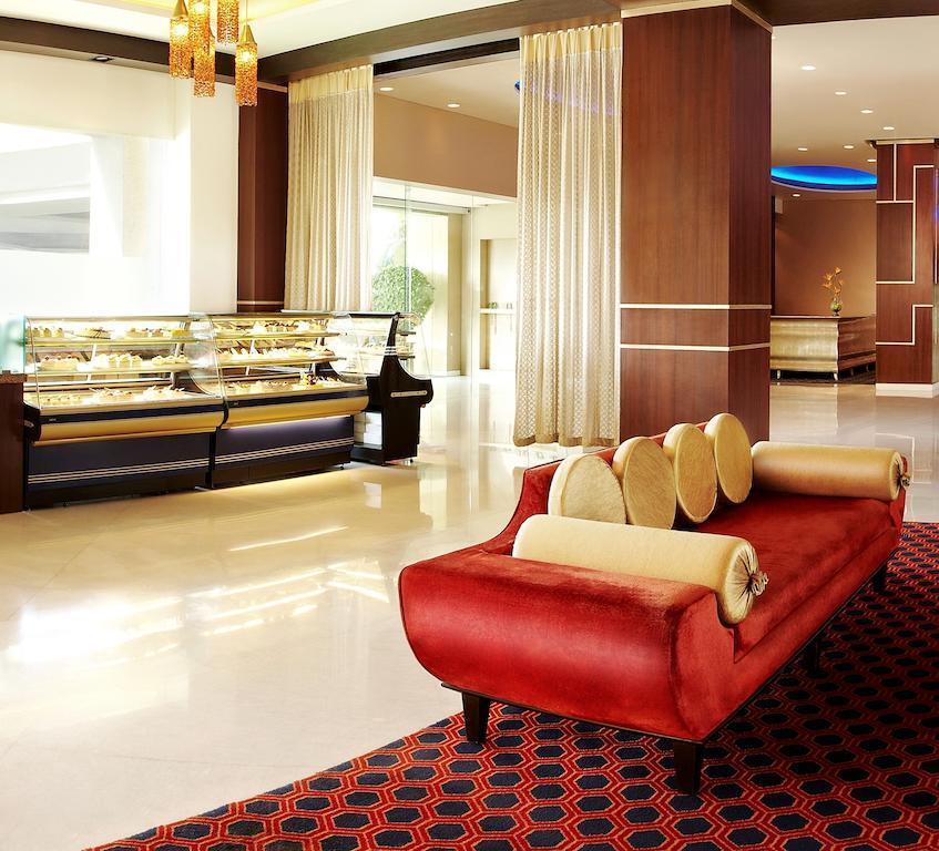 Surat Marriott Hotel Eksteriør bilde